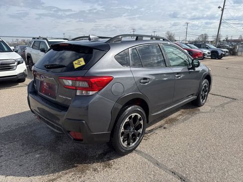 Used 2021 Subaru Crosstrek 2.0i Premium image 3
