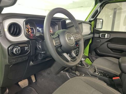 Used 2025 Jeep Gladiator Sport AWD/4WD image 10