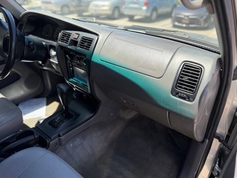 Used 2002 Toyota 4Runner SR5 RWD image 21