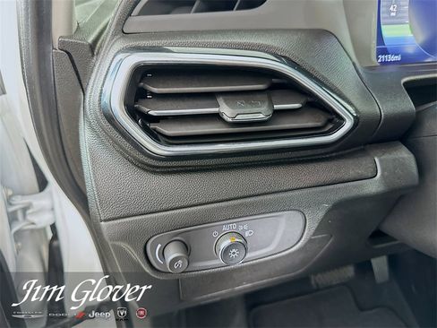 Used 2023 Chevrolet Bolt LT w/ Infotainment Package image 28