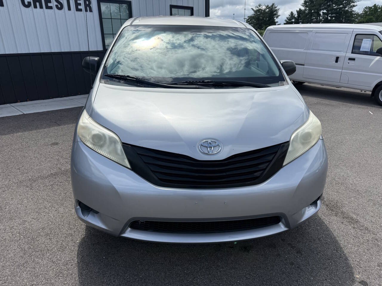 Used 2011 Toyota Sienna FWD image 2
