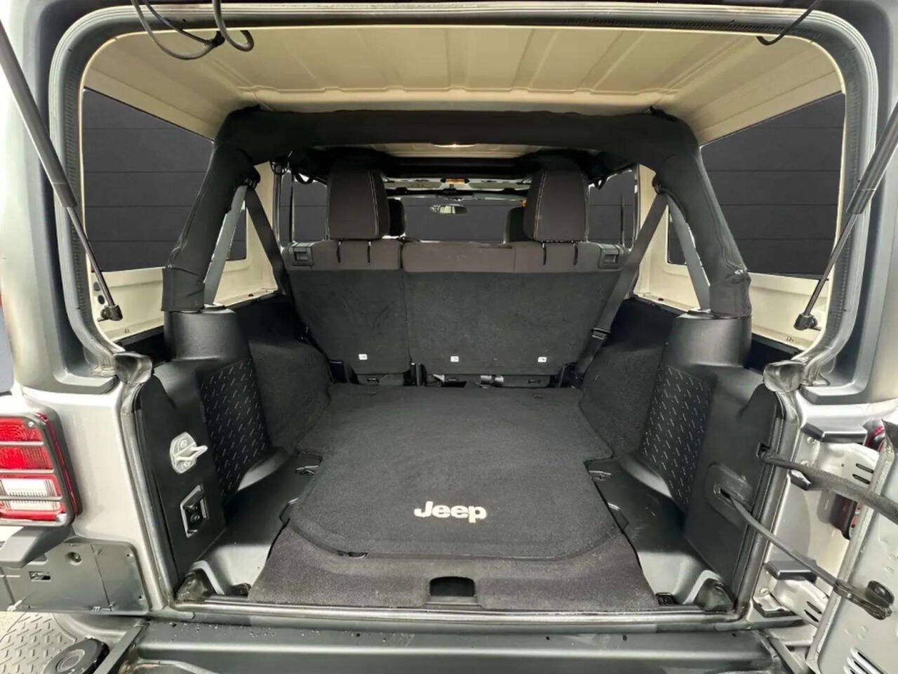 Used 2015 Jeep Wrangler Unlimited Rubicon w/ Dual Top Group AWD/4WD image 40