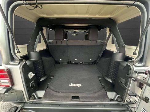 Used 2015 Jeep Wrangler Unlimited Rubicon w/ Dual Top Group AWD/4WD image 40