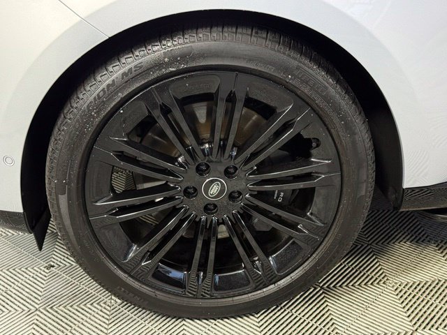 Certified 2025 Land Rover Range Rover Long Wheelbase SE AWD/4WD image 12