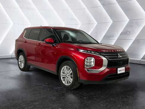Used 2024 Mitsubishi Outlander ES FWD image 1