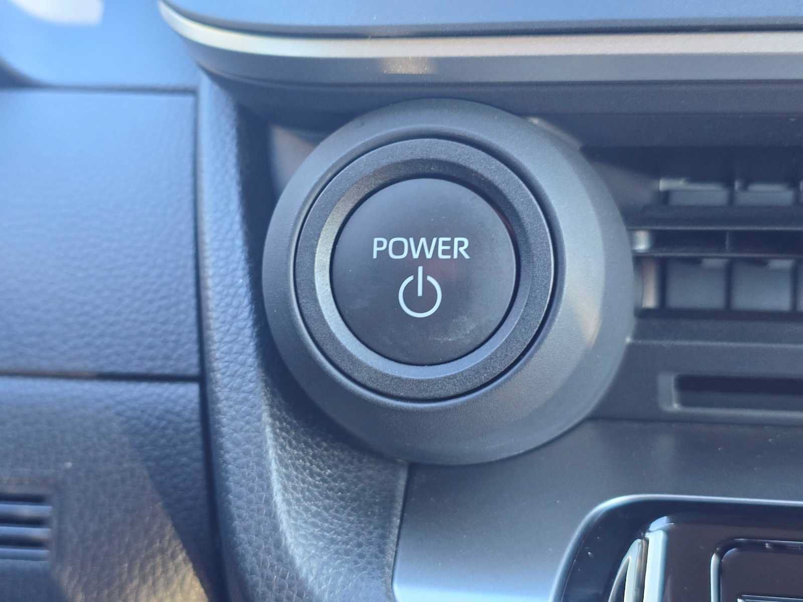 Certified 2025 Toyota Prius LE FWD image 27