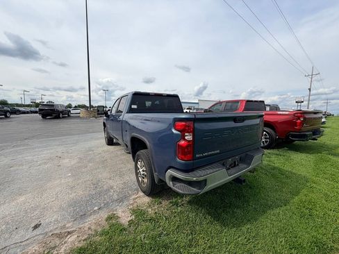 Used 2024 Chevrolet Silverado 2500 LT AWD/4WD image 5