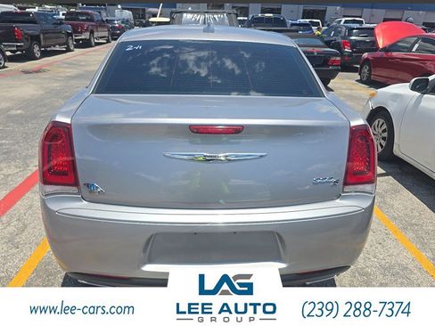 Used 2017 Chrysler 300 S RWD image 4