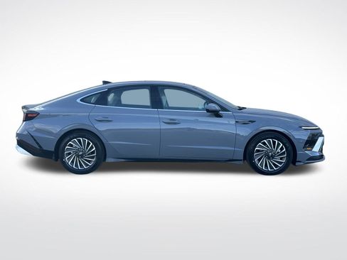 New 2025 Hyundai Sonata Limited image 9