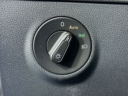 Used 2024 Volkswagen Taos SE image 17