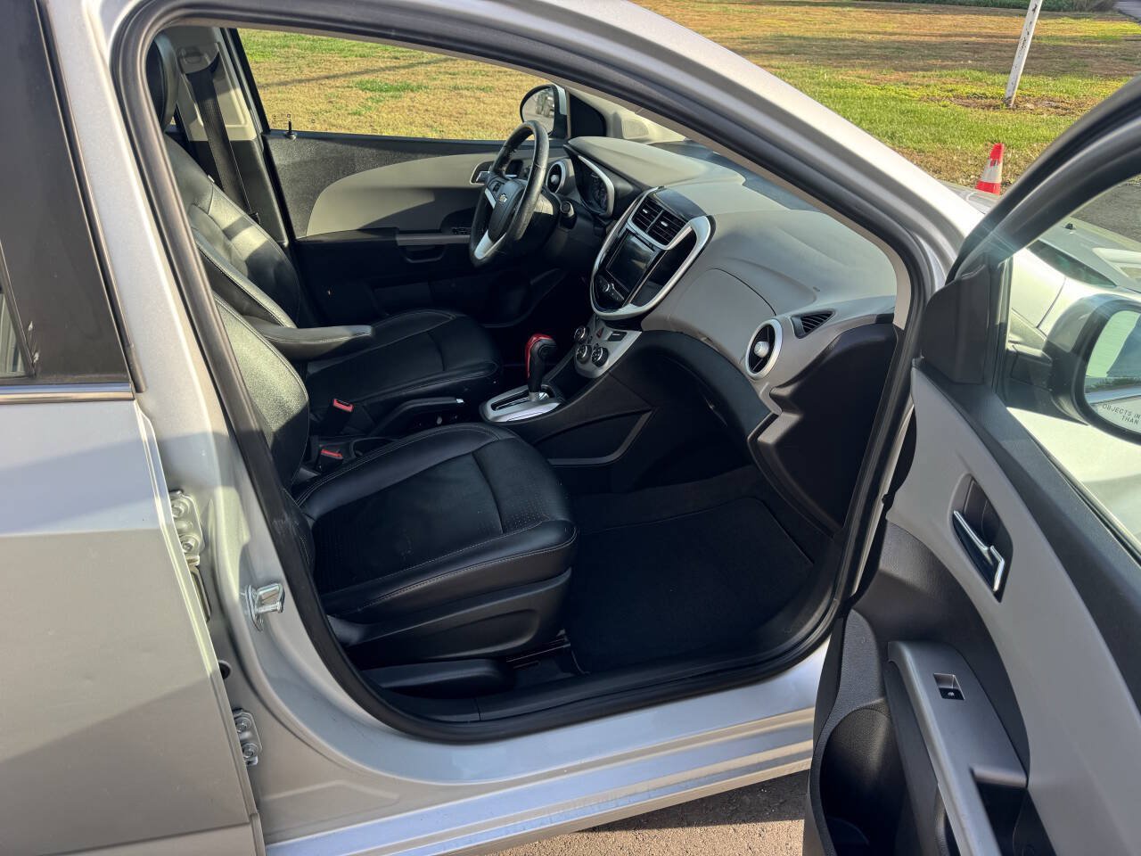 Used 2018 Chevrolet Sonic Premier FWD image 16
