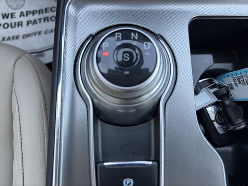 Used 2023 Ford Edge Titanium AWD/4WD image 15