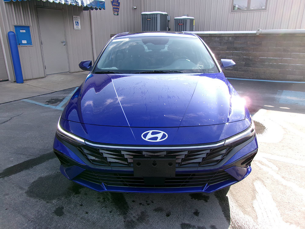 Used 2025 Hyundai Elantra SEL FWD image 2
