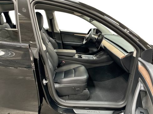 Certified 2023 Tesla Model Y Performance AWD/4WD image 13