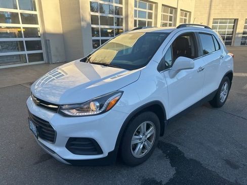 Used 2020 Chevrolet Trax LT w/ Driver Confidence Package image 3