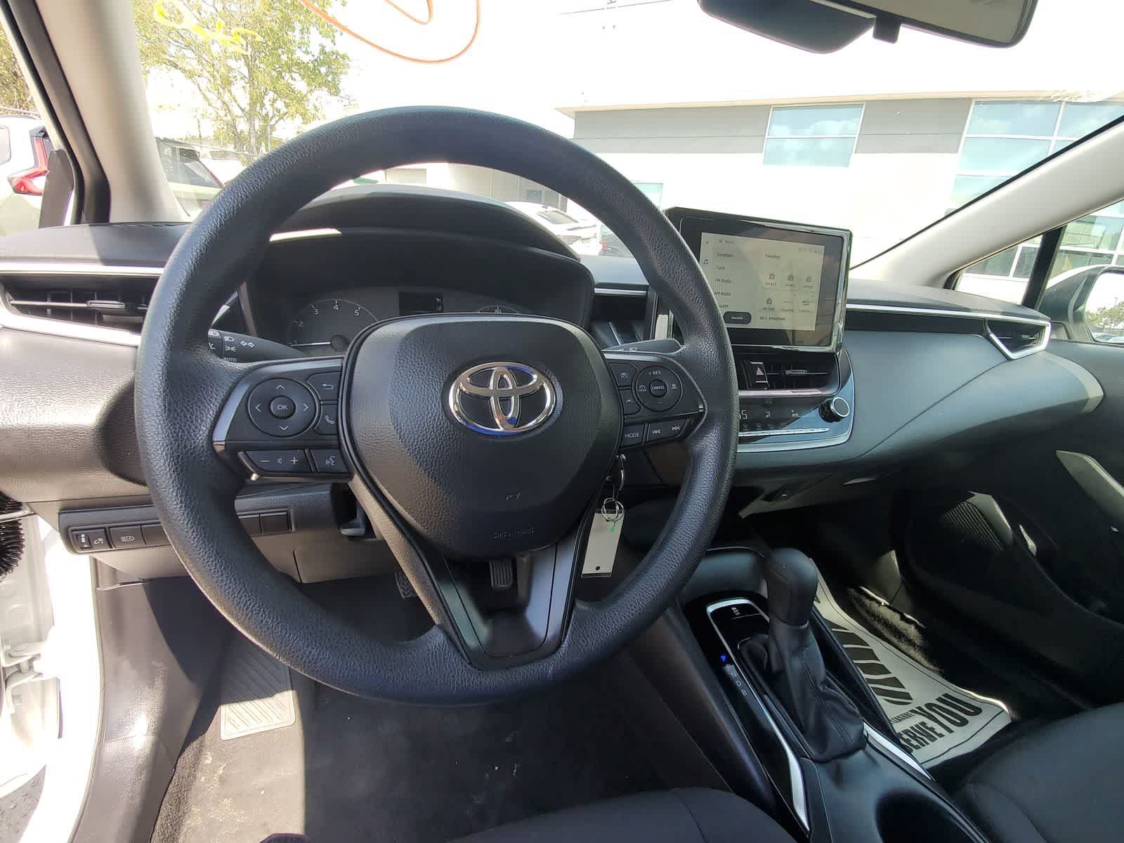 Used 2025 Toyota Corolla LE FWD image 13