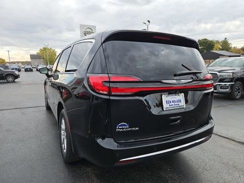 New 2026 Chrysler Pacifica Select FWD image 6