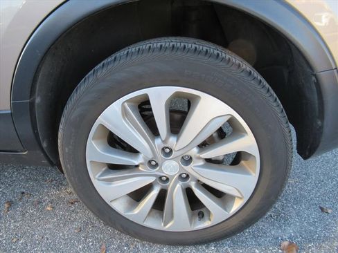 Used 2018 Buick Encore Preferred image 5