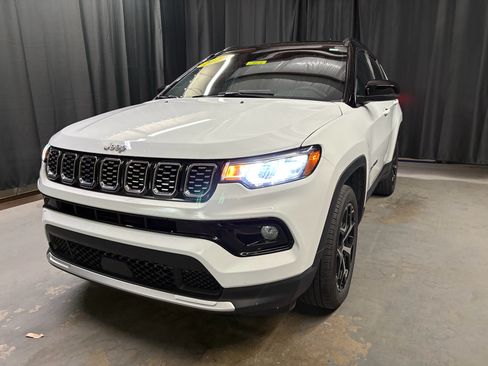 Used 2025 Jeep Compass Limited AWD/4WD image 1