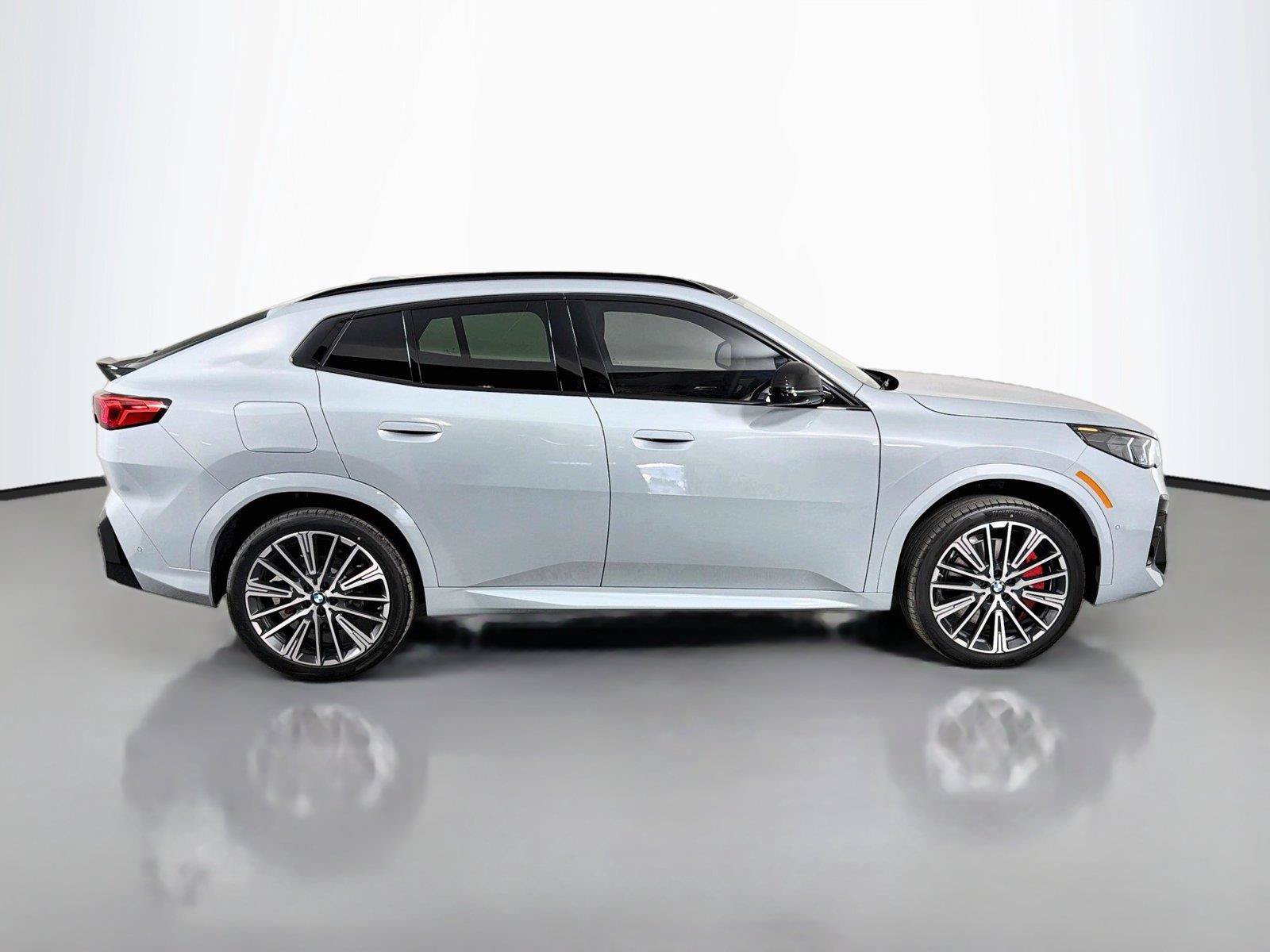 New 2027 BMW X2 xDrive28i w/ Technology Package AWD/4WD image 4