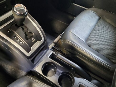 Used 2017 Jeep Compass Latitude FWD image 26