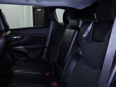 Used 2020 Jeep Cherokee Limited image 16