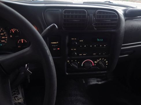 Used 2003 GMC Sonoma SL RWD image 10