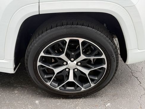 Used 2023 Jeep Grand Cherokee Summit AWD/4WD image 21