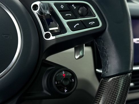Used 2022 Porsche Cayenne Turbo image 35