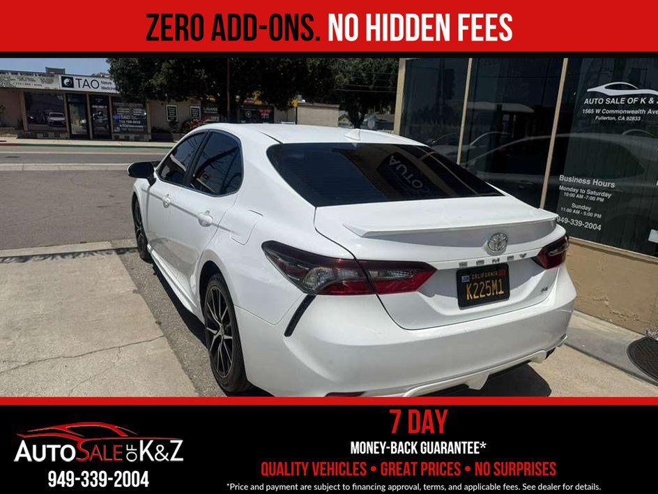 Used 2021 Toyota Camry SE FWD image 3