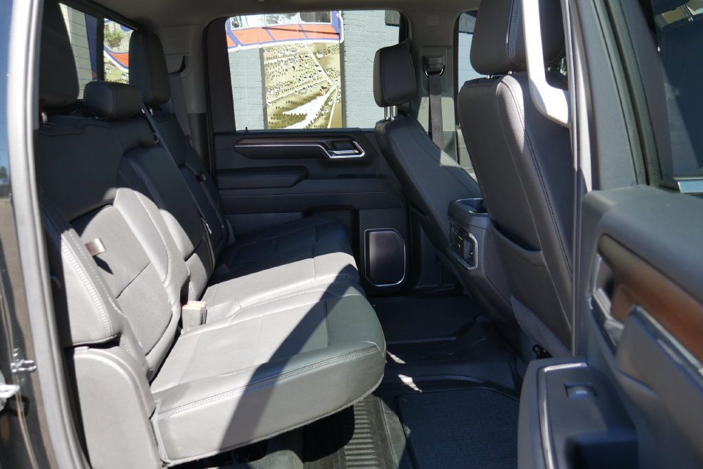 Used 2024 GMC Sierra 3500 Denali w/ Denali Reserve Package AWD/4WD image 17