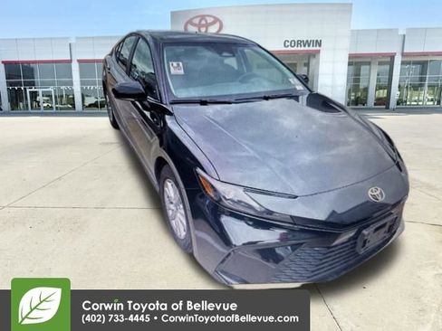 Used 2025 Toyota Camry LE image 7
