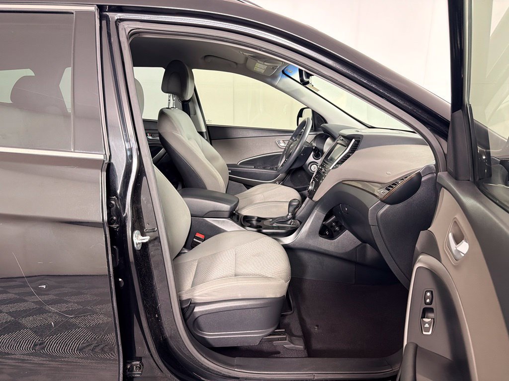Used 2017 Hyundai Santa Fe SE AWD/4WD image 35