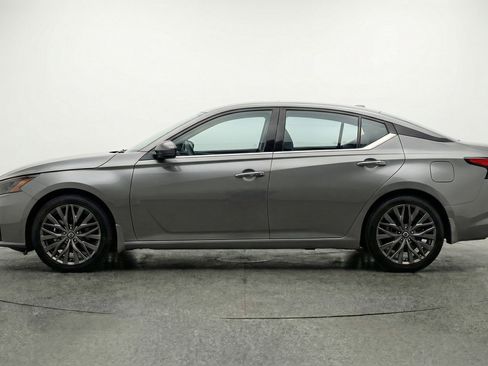 Used 2025 Nissan Altima 2.5 SV image 5