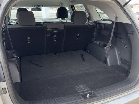 Used 2019 Kia Sorento LX image 14
