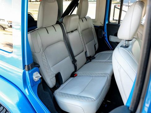 Used 2021 Jeep Wrangler Unlimited Sahara image 45