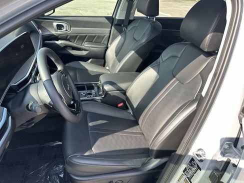 Used 2024 Kia Sorento SX AWD/4WD image 16