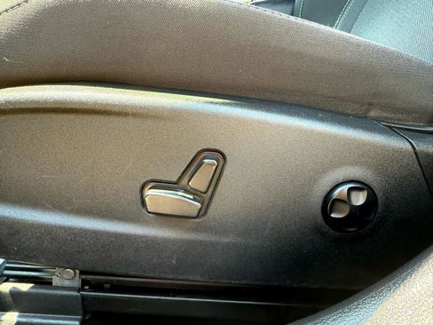 Used 2019 Dodge Charger SXT image 12