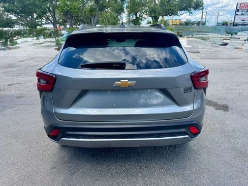 Used 2025 Chevrolet Trax LT FWD image 9