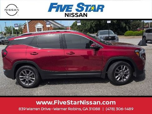 Used 2024 GMC Terrain SLT image 27