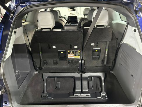 Used 2023 Toyota Sienna XSE AWD/4WD image 18