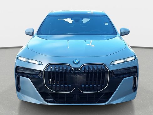New 2025 BMW 760i xDrive w/ Executive Package image 2