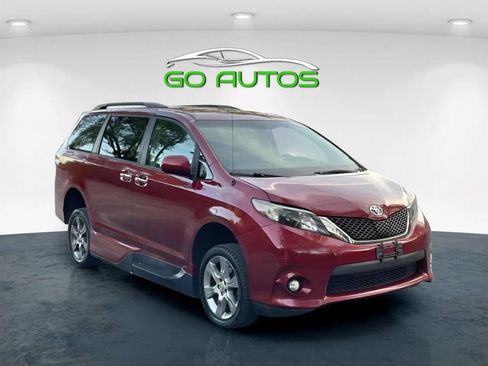Used 2014 Toyota Sienna SE image 10