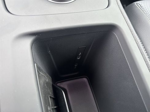 New 2026 Volkswagen Tiguan SE image 31