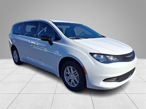New 2026 Chrysler Voyager LX image 3