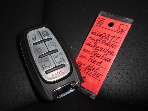 New 2026 Chrysler Pacifica Select image 10