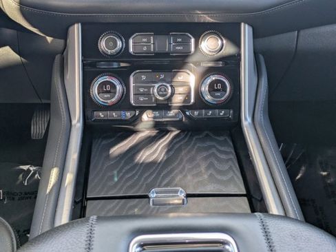 Used 2024 GMC Yukon XL Denali image 17
