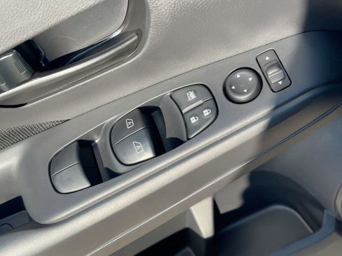 New 2025 Nissan Kicks Play S image 13