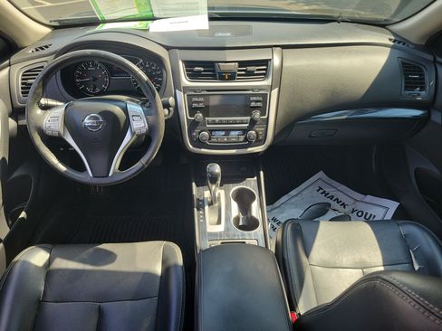 Used 2017 Nissan Altima 2.5 SL w/ Moonroof Package FWD image 9