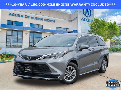 Used 2026 Toyota Sienna LE image 1